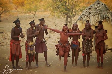 okujepisa omukazendu|Namibia: Traditions and practices of the Himba [Omuhimba。